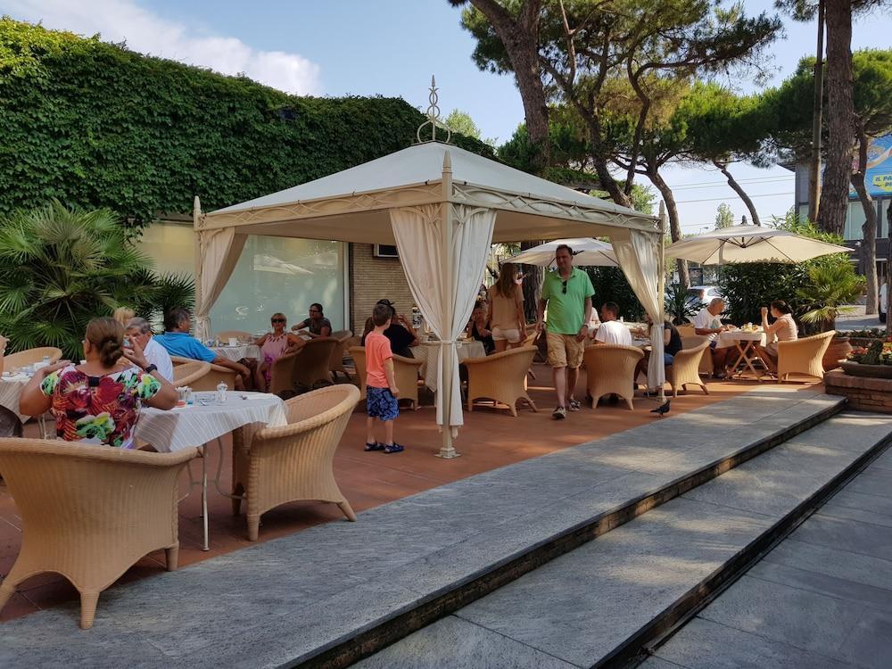 Villa Adriatica Ambienthotels 리미니 외부 사진