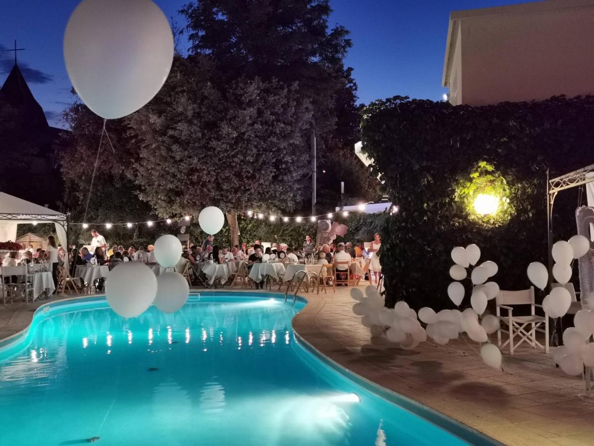 Villa Adriatica Ambienthotels 리미니 외부 사진