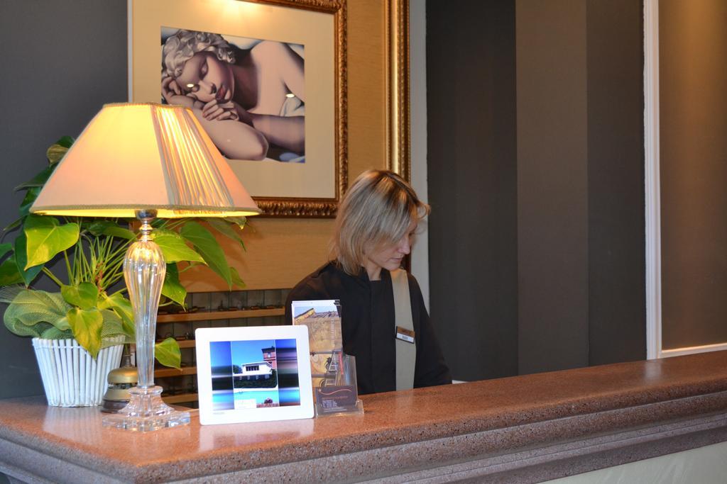 Villa Adriatica Ambienthotels 리미니 외부 사진
